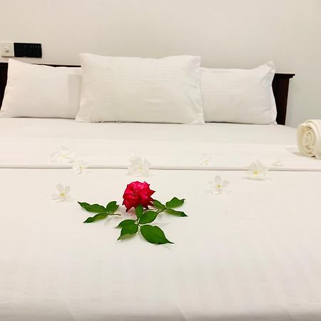 Kavin Beach Hotel Hikkaduwa Esterno foto