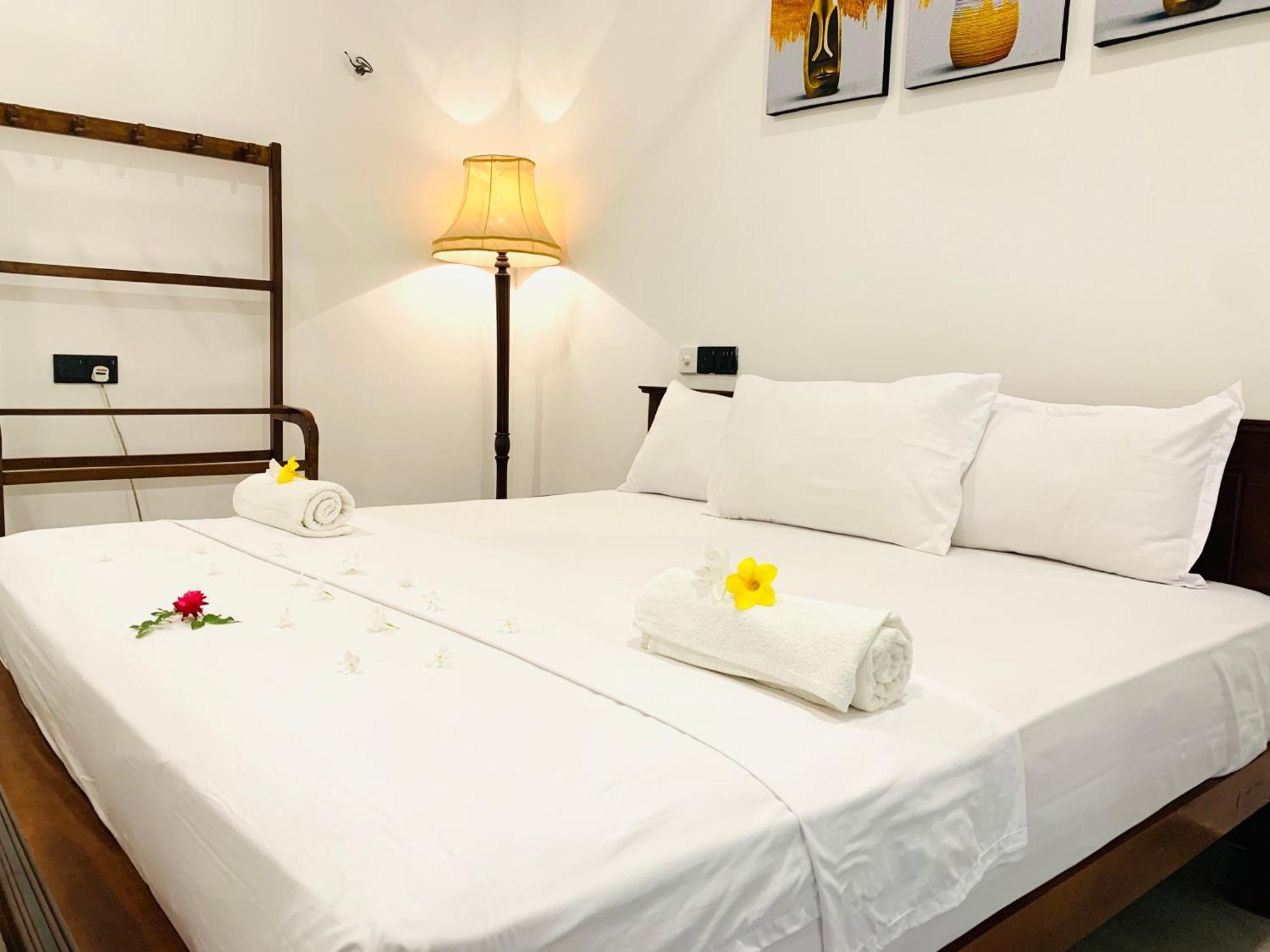 Kavin Beach Hotel Hikkaduwa Esterno foto